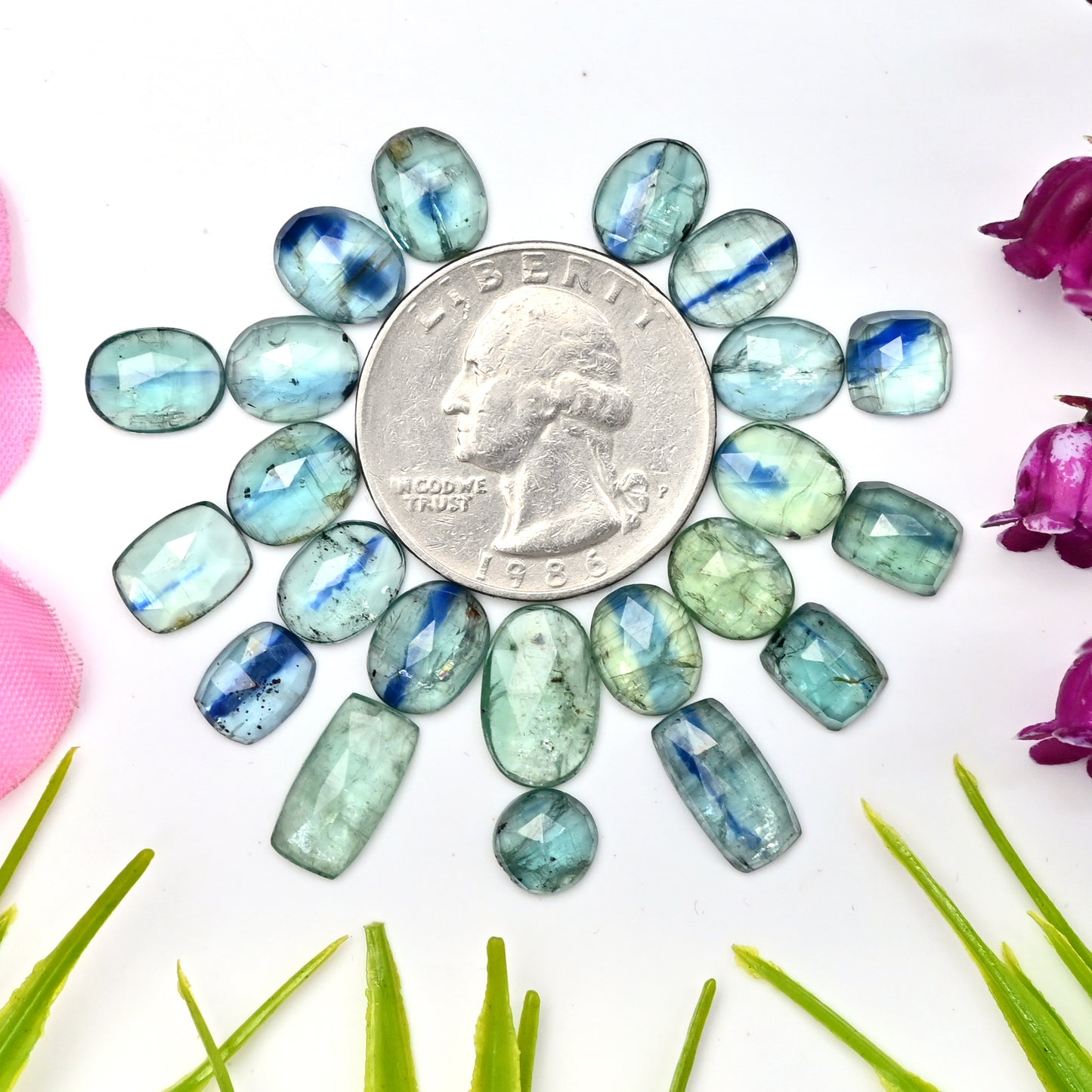 41,05 ct Smaragdgrüner Kyanit-Cabochon im Rosenschliff, 6 x 8 mm – 7 x 12 mm, gemischte Form, Edelstein der Güteklasse AA, Paket – insgesamt 22 Stück