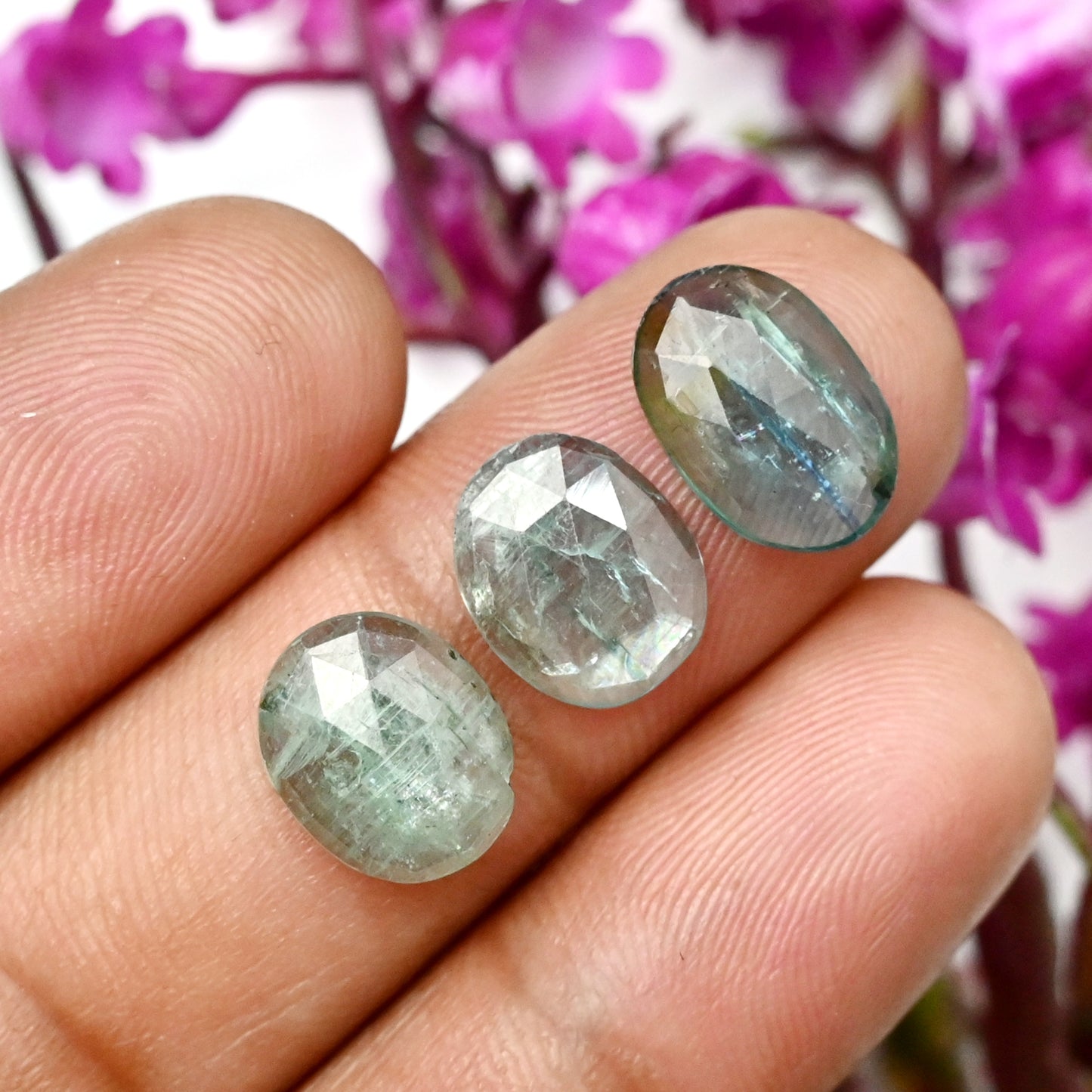 42,1 ct Smaragd Bio Grüner Kyanit Rosenschliff Cabochon 7x14mm - 8x12mm Mix Form AA Qualität Edelstein Paket - Insgesamt 15 Stück