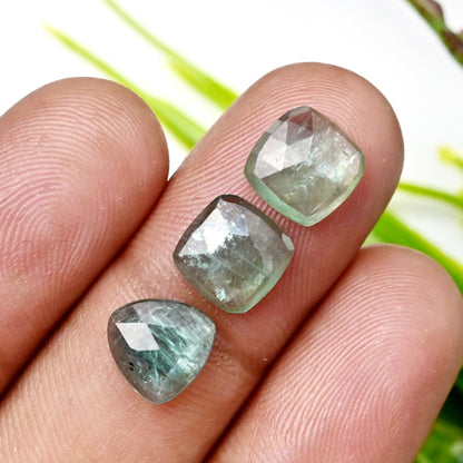 39,50 ct Smaragdgrüner Kyanit-Cabochon im Rosenschliff, 6 x 12 mm – 9 x 11 mm, gemischte Form, Edelsteinpaket der Güteklasse AA, insgesamt 18 Stück