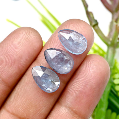 41,30 ct. Aquamarin-Kyanit 8 x 12 mm – 9 x 13 mm, tropfenförmiger Rosenschliff, Edelsteinpaket der Güteklasse AA – insgesamt 15 Stück.