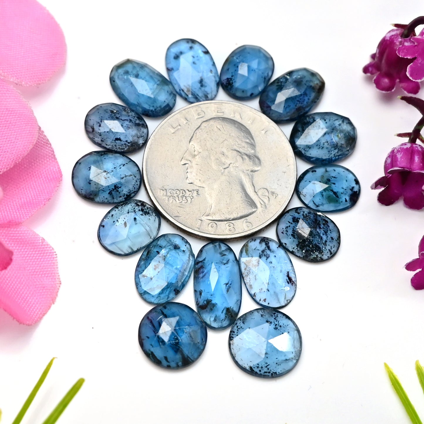 40,90 ct. Blaugrüner Moos-Kyanit, Rosenschliff, gemischte Form, 7 x 14 mm – 8 x 12 mm, Edelsteinpaket der Güteklasse AA, insgesamt 15 Stück