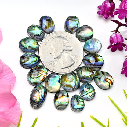 57,6 ct Abalone-Muschel-Doublet mit Himalaya-Bergkristall-Rosenschliff-Cabochon 7 x 9 mm – 9 x 12 mm, Edelsteinpaket der Güteklasse AA, insgesamt 17 Stück