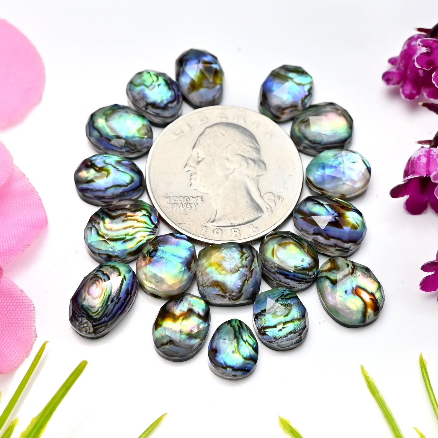 57,6 ct Abalone-Muschel-Doublet mit Himalaya-Bergkristall-Rosenschliff-Cabochon 7 x 9 mm – 9 x 12 mm, Edelsteinpaket der Güteklasse AA, insgesamt 17 Stück