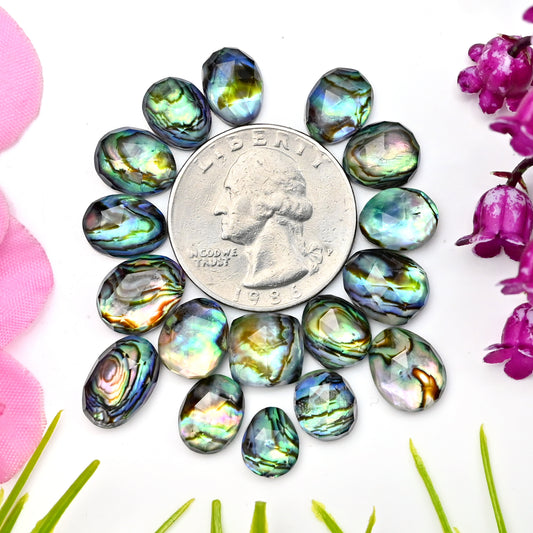 57,6 ct Abalone-Muschel-Doublet mit Himalaya-Bergkristall-Rosenschliff-Cabochon 7 x 9 mm – 9 x 12 mm, Edelsteinpaket der Güteklasse AA, insgesamt 17 Stück