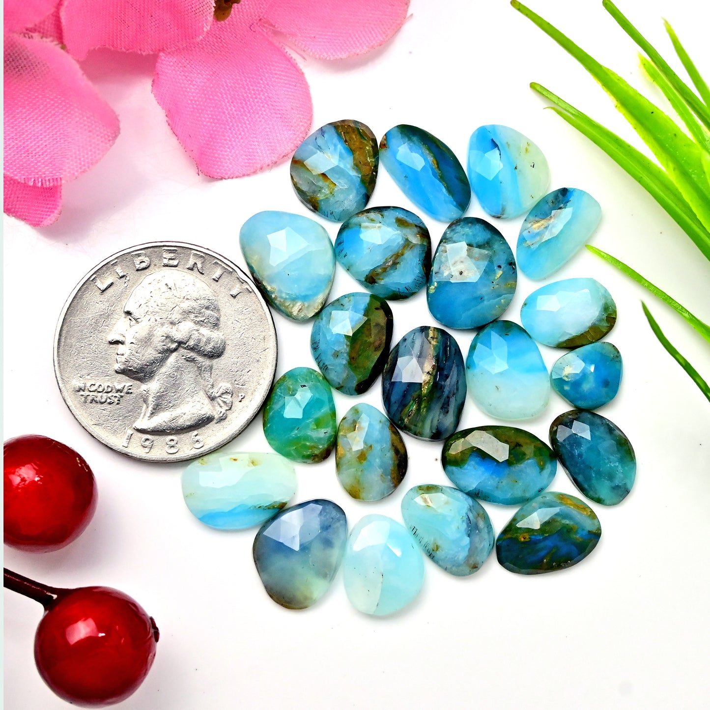 17 Karat peruanischer blauer Opal, glatter Cabochon, 8 x 12 mm – 7 x 11 mm, freie Form, Edelsteinpaket der Güteklasse AA, insgesamt 12 Stück