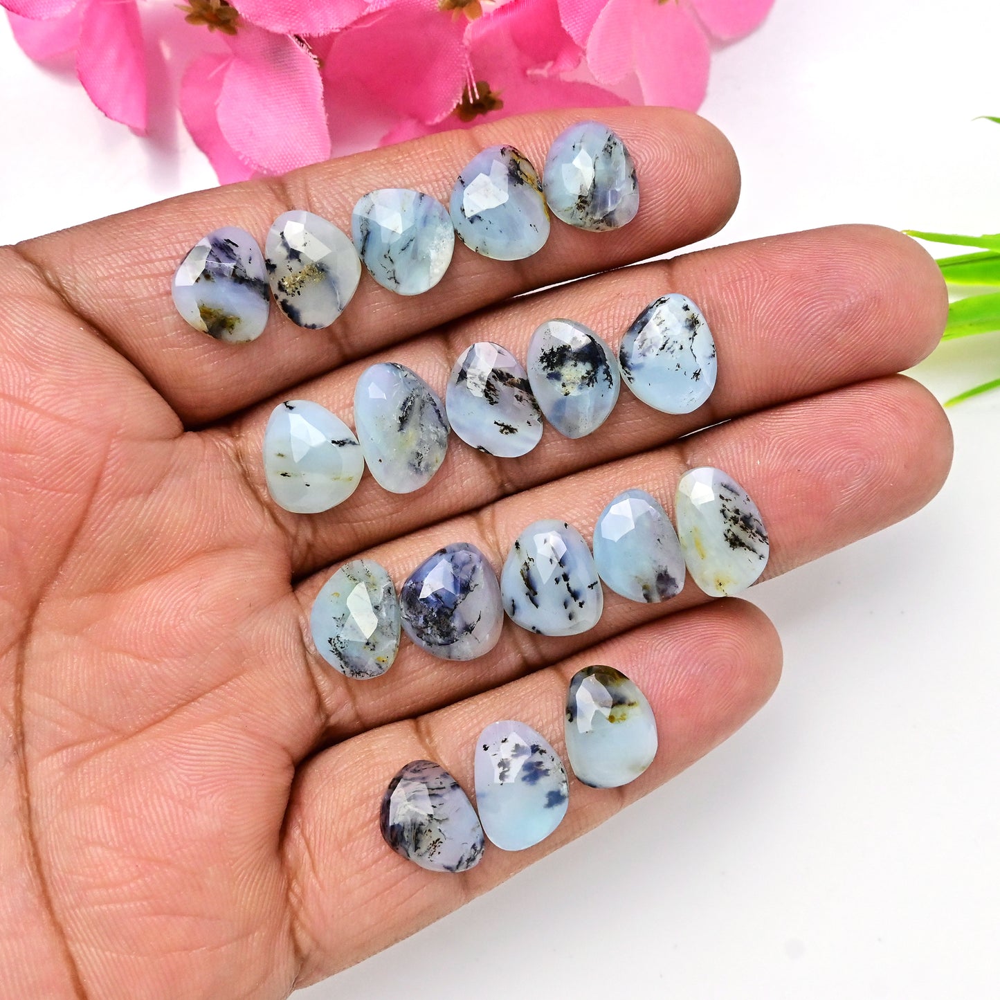 17 Karat peruanischer blauer Opal, glatter Cabochon, 8 x 12 mm – 7 x 11 mm, freie Form, Edelsteinpaket der Güteklasse AA, insgesamt 12 Stück