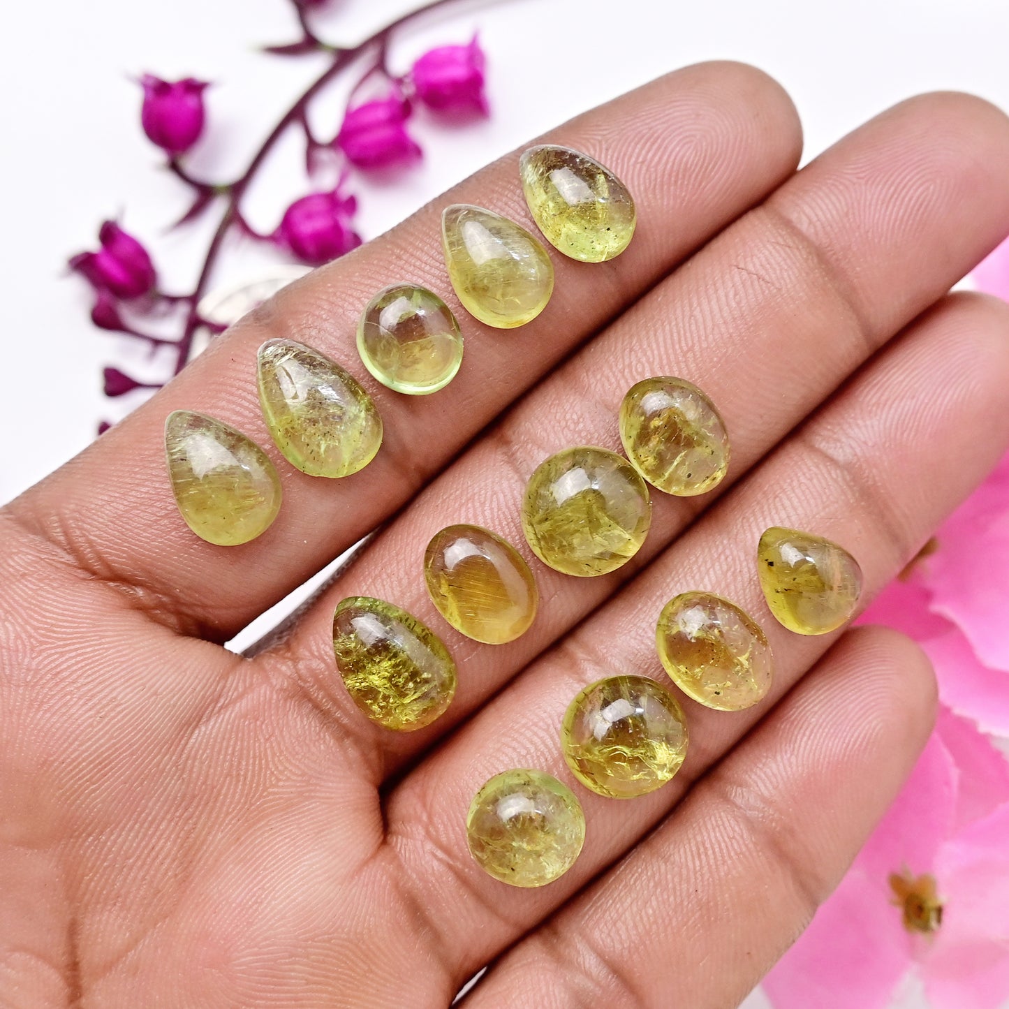 18 Karat Peridot, glatter Cabochon, 5 x 5 mm – 6 x 6 mm, runde Form, Edelsteinklasse AA, Paket – insgesamt 20 Stück