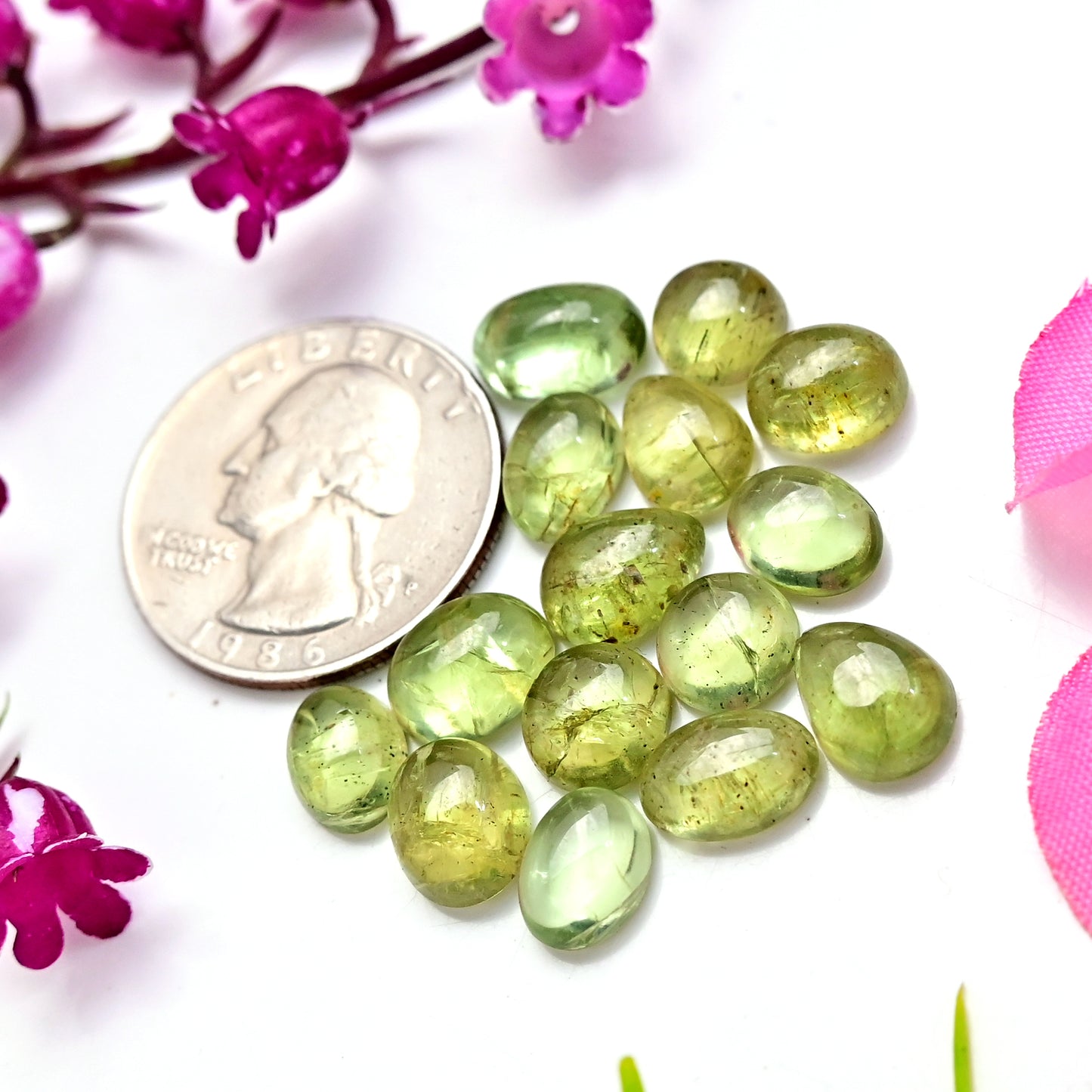 18 Karat Peridot, glatter Cabochon, 5 x 5 mm – 6 x 6 mm, runde Form, Edelsteinklasse AA, Paket – insgesamt 20 Stück