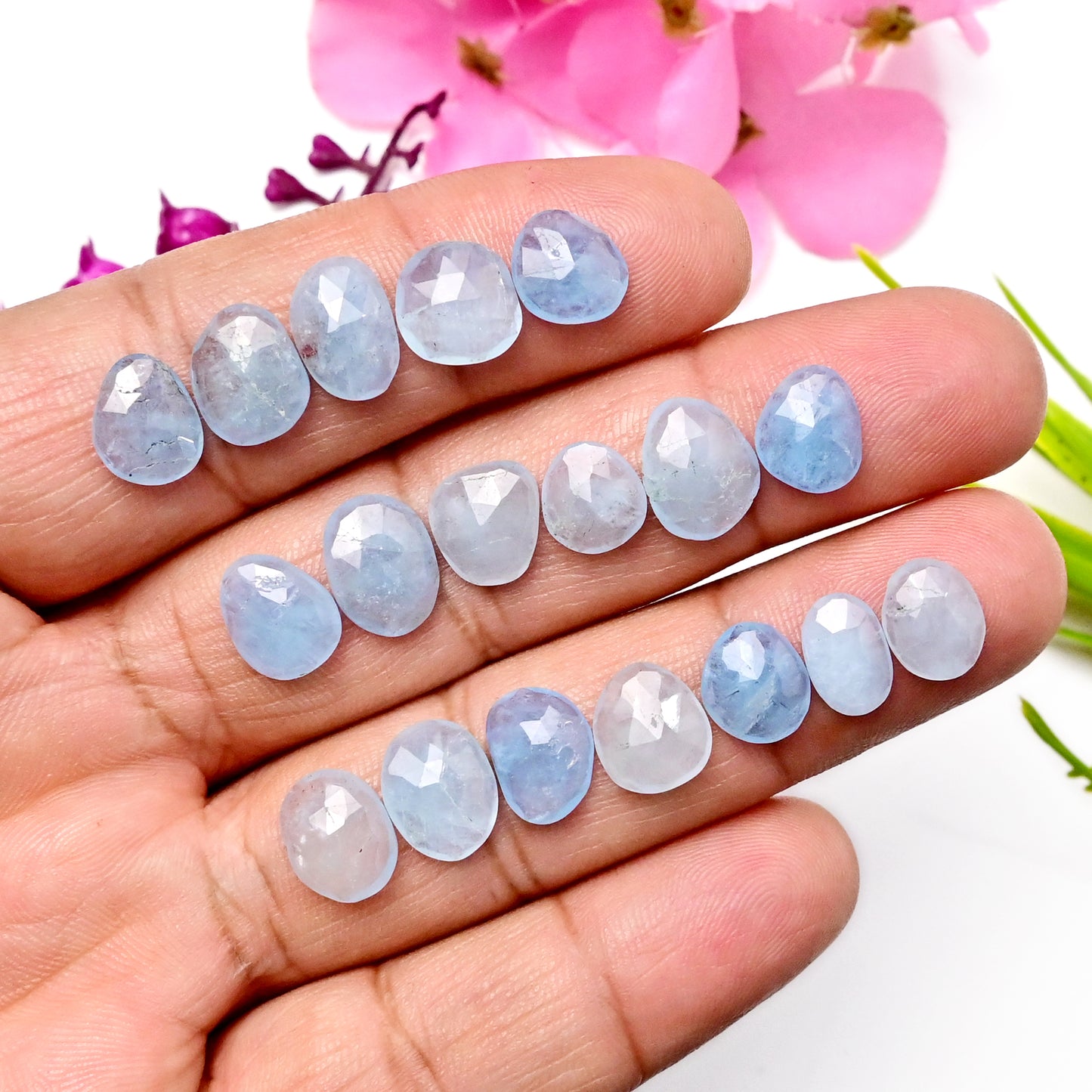 57,6 ct natürlicher Aquamarin, facettierte Cabochons, 10 x 13 mm – 14 x 17 mm, Freiform, Edelsteinpaket der Güteklasse AA, insgesamt 11 Stück