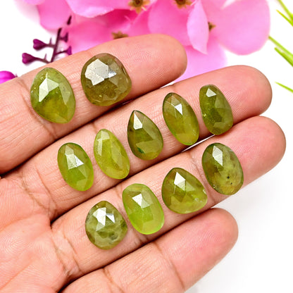 56 Karat Vesuvianit-Cabochons im Rosenschliff, 10 x 15 mm – 9 x 16 mm, Freiform, Edelsteinpaket der Güteklasse AA, insgesamt 10 Stück