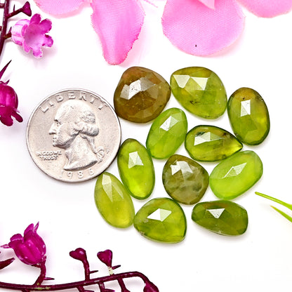 56 Karat Vesuvianit-Cabochons im Rosenschliff, 10 x 15 mm – 9 x 16 mm, Freiform, Edelsteinpaket der Güteklasse AA, insgesamt 10 Stück