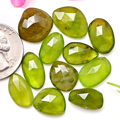 56 Karat Vesuvianit-Cabochons im Rosenschliff, 10 x 15 mm – 9 x 16 mm, Freiform, Edelsteinpaket der Güteklasse AA, insgesamt 10 Stück