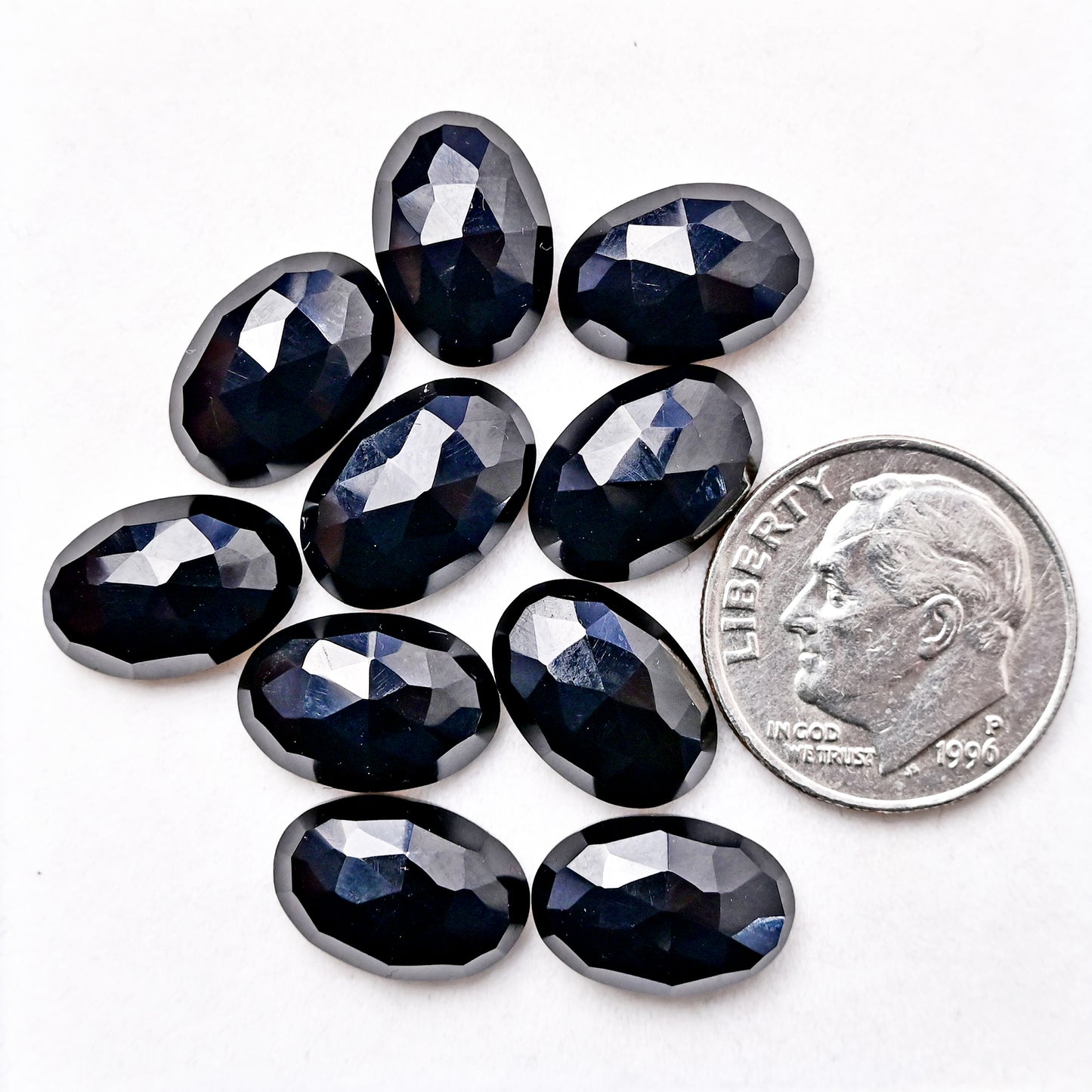 41,90 ct Schwarzer Onyx-Rosenschliff-Cabochon 7 x 10 mm – 9 x 14 mm, Edelsteinpaket der Güteklasse AA, insgesamt 15 Stück