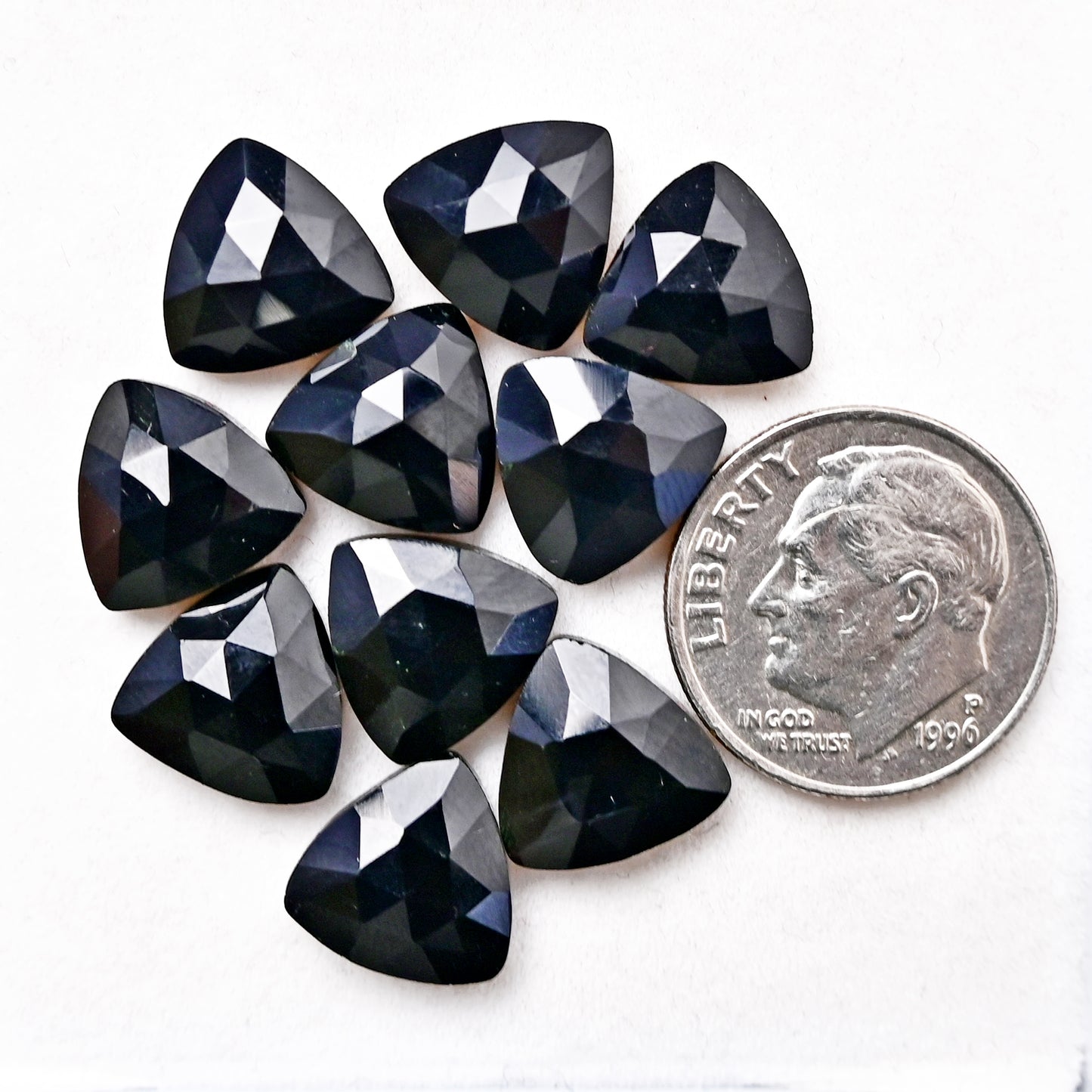 41,90 ct Schwarzer Onyx-Rosenschliff-Cabochon 7 x 10 mm – 9 x 14 mm, Edelsteinpaket der Güteklasse AA, insgesamt 15 Stück