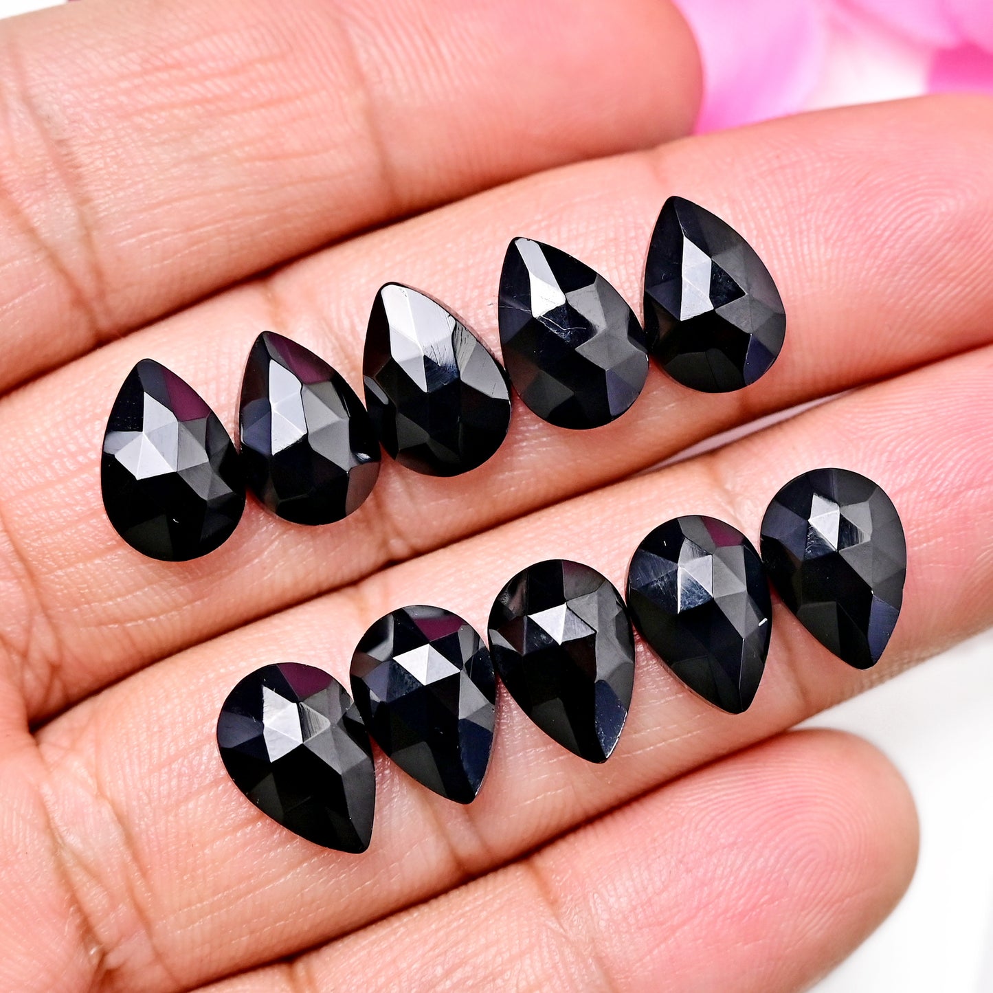 41,90 ct Schwarzer Onyx-Rosenschliff-Cabochon 7 x 10 mm – 9 x 14 mm, Edelsteinpaket der Güteklasse AA, insgesamt 15 Stück