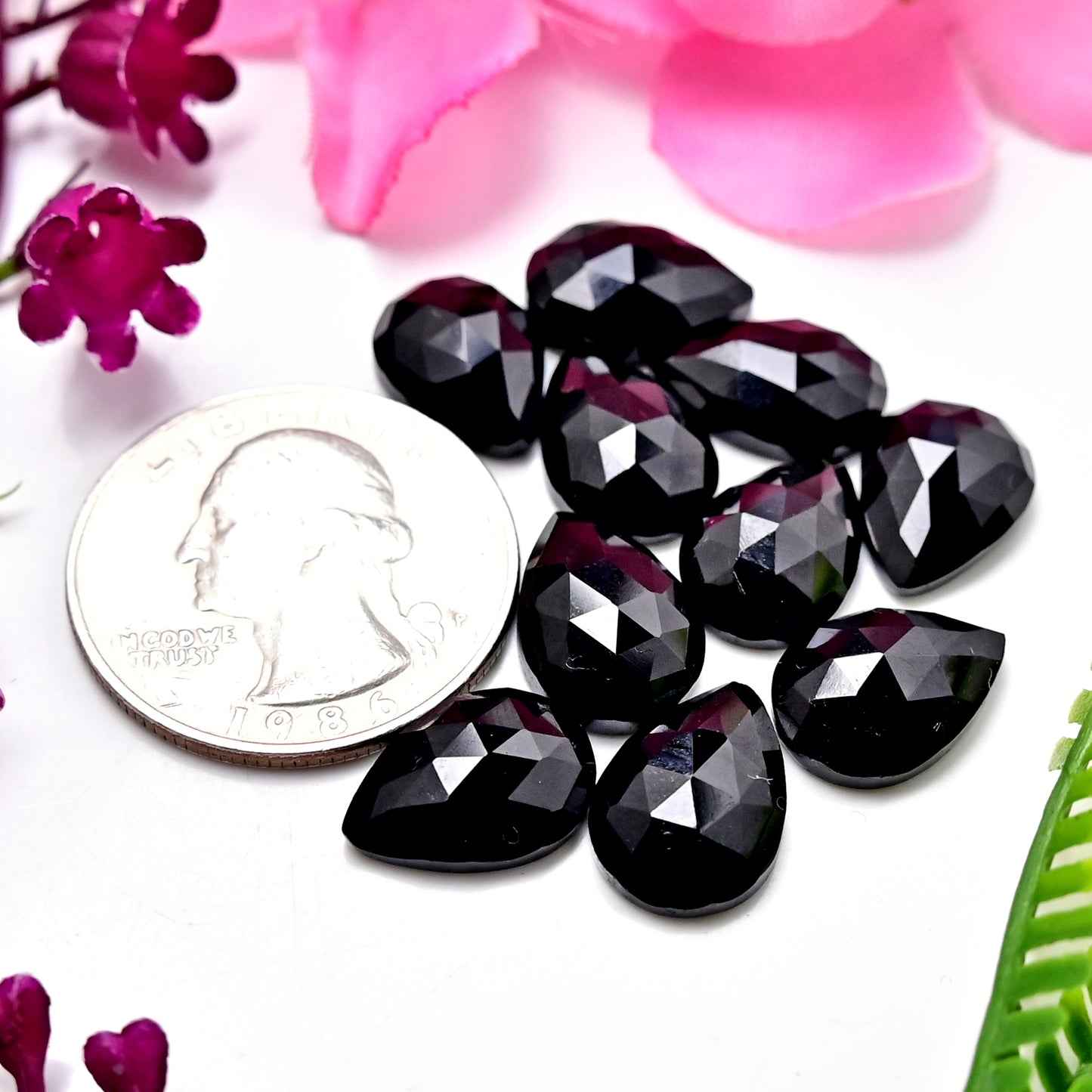 41,90 ct Schwarzer Onyx-Rosenschliff-Cabochon 7 x 10 mm – 9 x 14 mm, Edelsteinpaket der Güteklasse AA, insgesamt 15 Stück