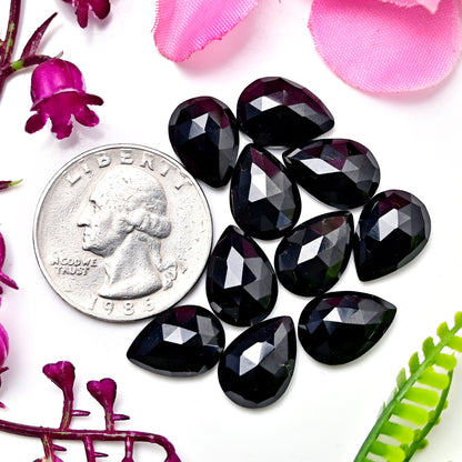 41,90 ct Schwarzer Onyx-Rosenschliff-Cabochon 7 x 10 mm – 9 x 14 mm, Edelsteinpaket der Güteklasse AA, insgesamt 15 Stück