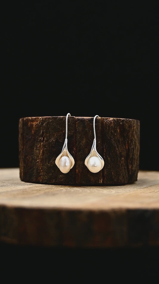 Tear Drop Pearl Lily Earrings! 🌸✨